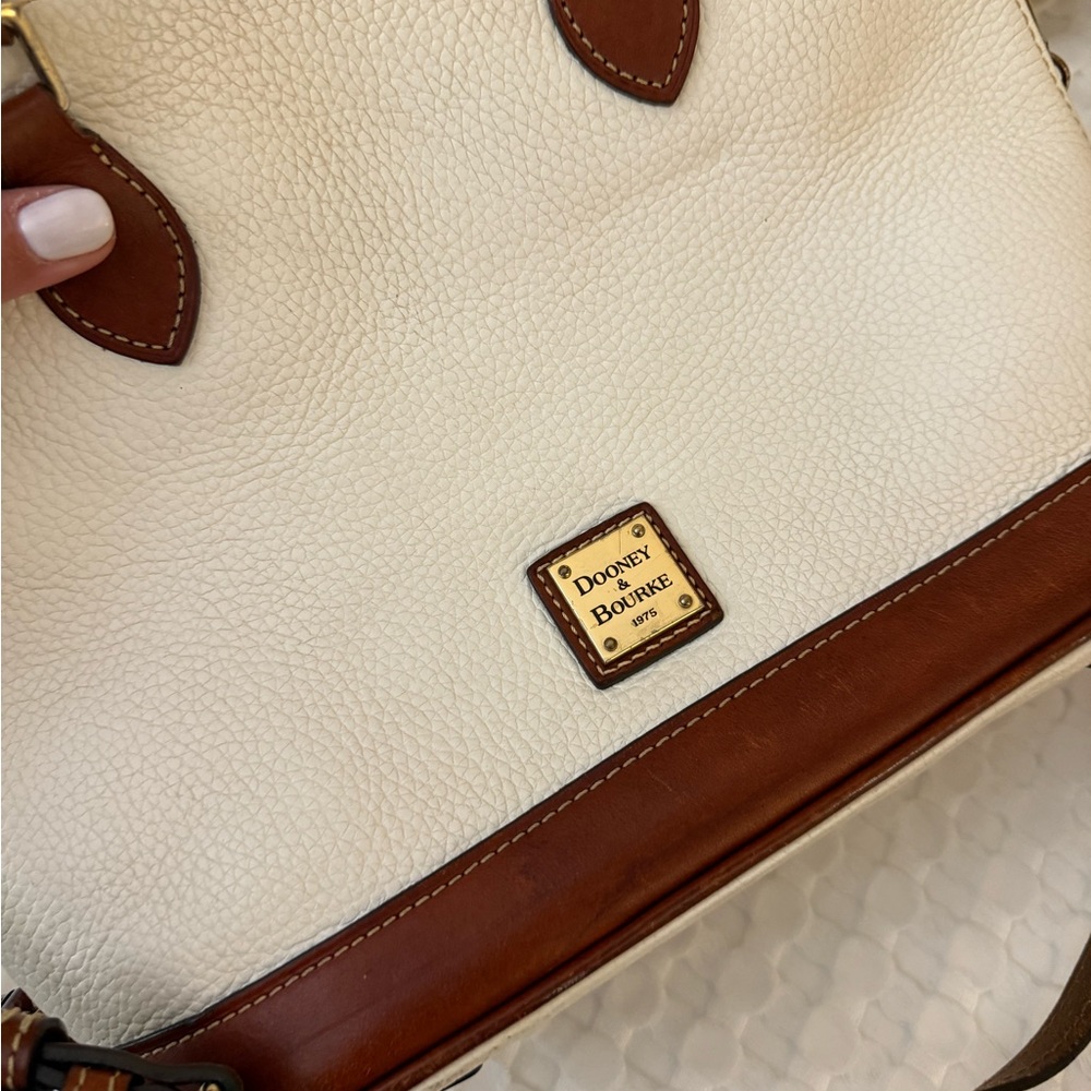 Elegant White and Brown Leather Handbag - Picture 3 of 3